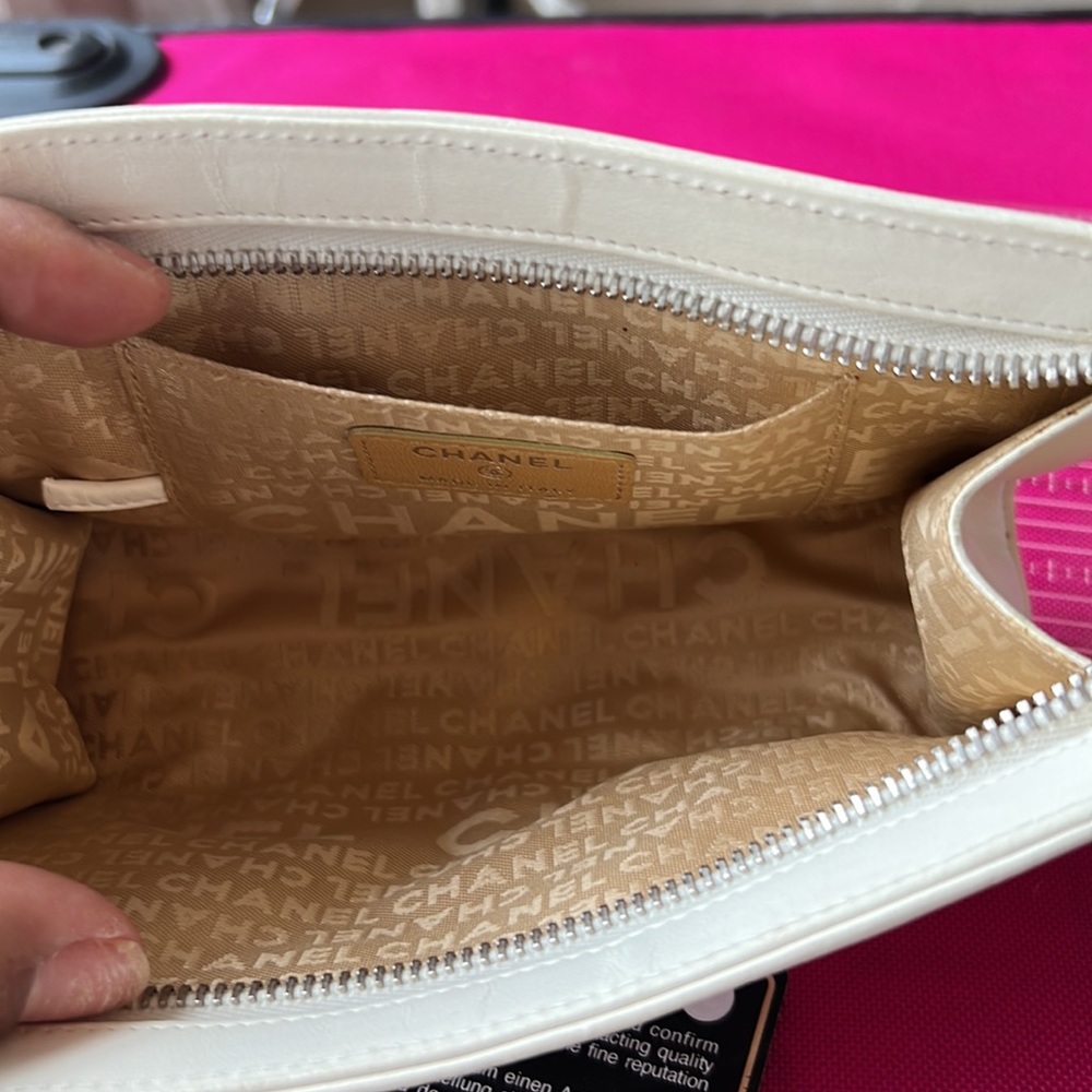 Authentic Chanel In a beautiful color and very good condition - Picture 9 of 11